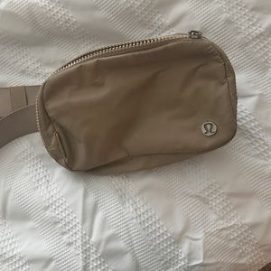 Lululemon Everywhere Belt Bag Trench